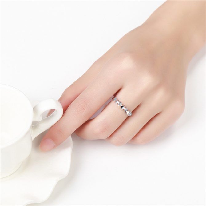 Asymmetric Stars Ring